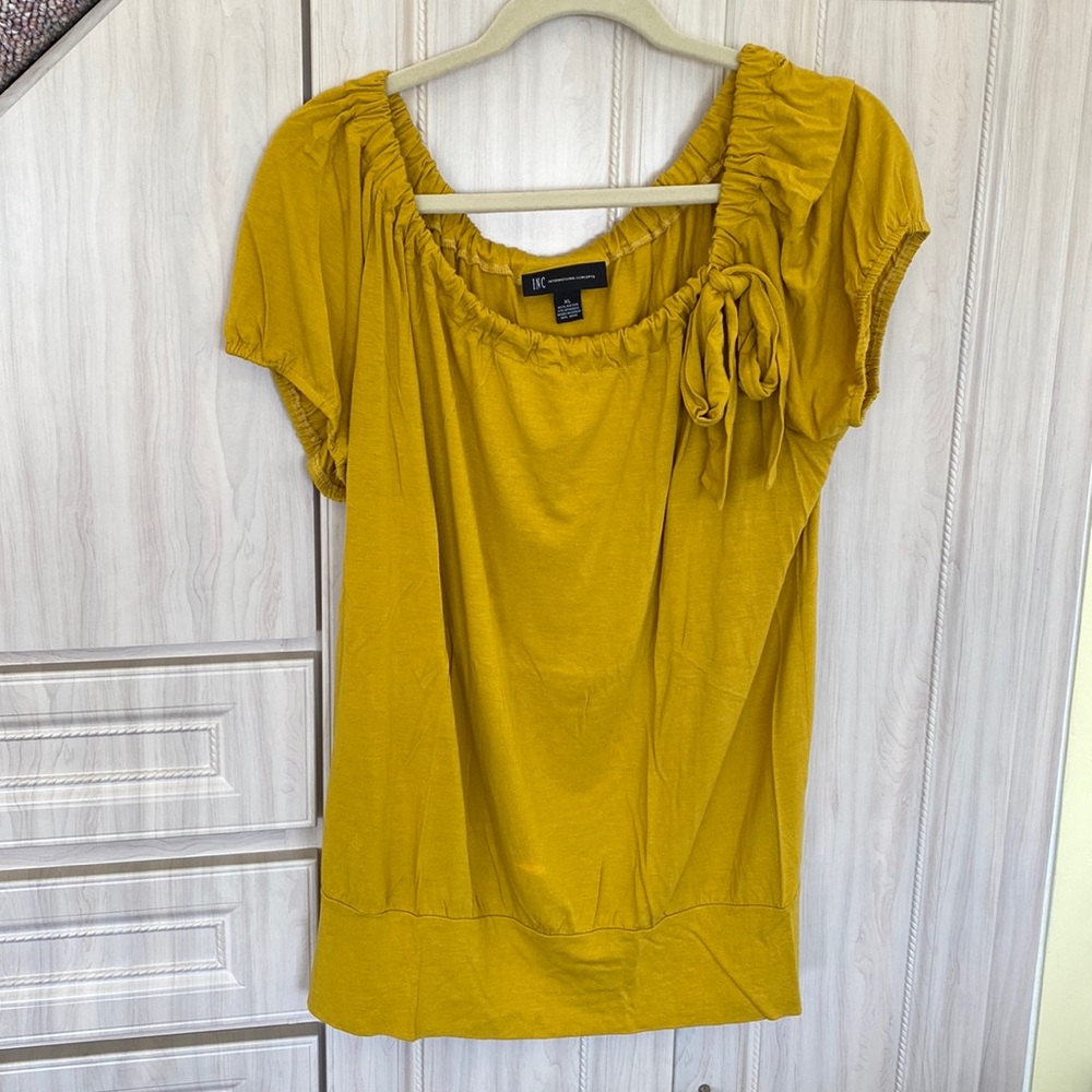 Stunning Mustard Top w Decorative Tie